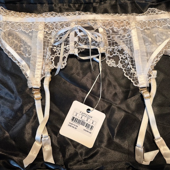 Honey Birdette Bridal Garter Capucine Collection in Ivory. - Picture 3 of 5